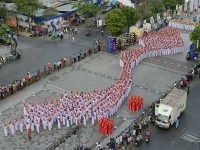 Tươi thắm hàng nghìn áo dài đồng diễn trên phố đi bộ Nguyễn Huệ 