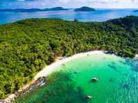 Đến Nam Đảo, đi cano dạo chơi ngắm sắc biển, nghe giai thoại về hòn và đảo