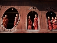 Tu viện Shwe Yaunghwe Kyaung và những ô cửa hình ôvan huyền thoại