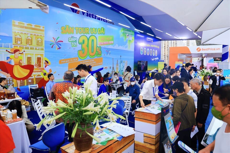gian-hang-vietravel-duoc-nhieu-du-khach-tham-quan-1775293088.jpg