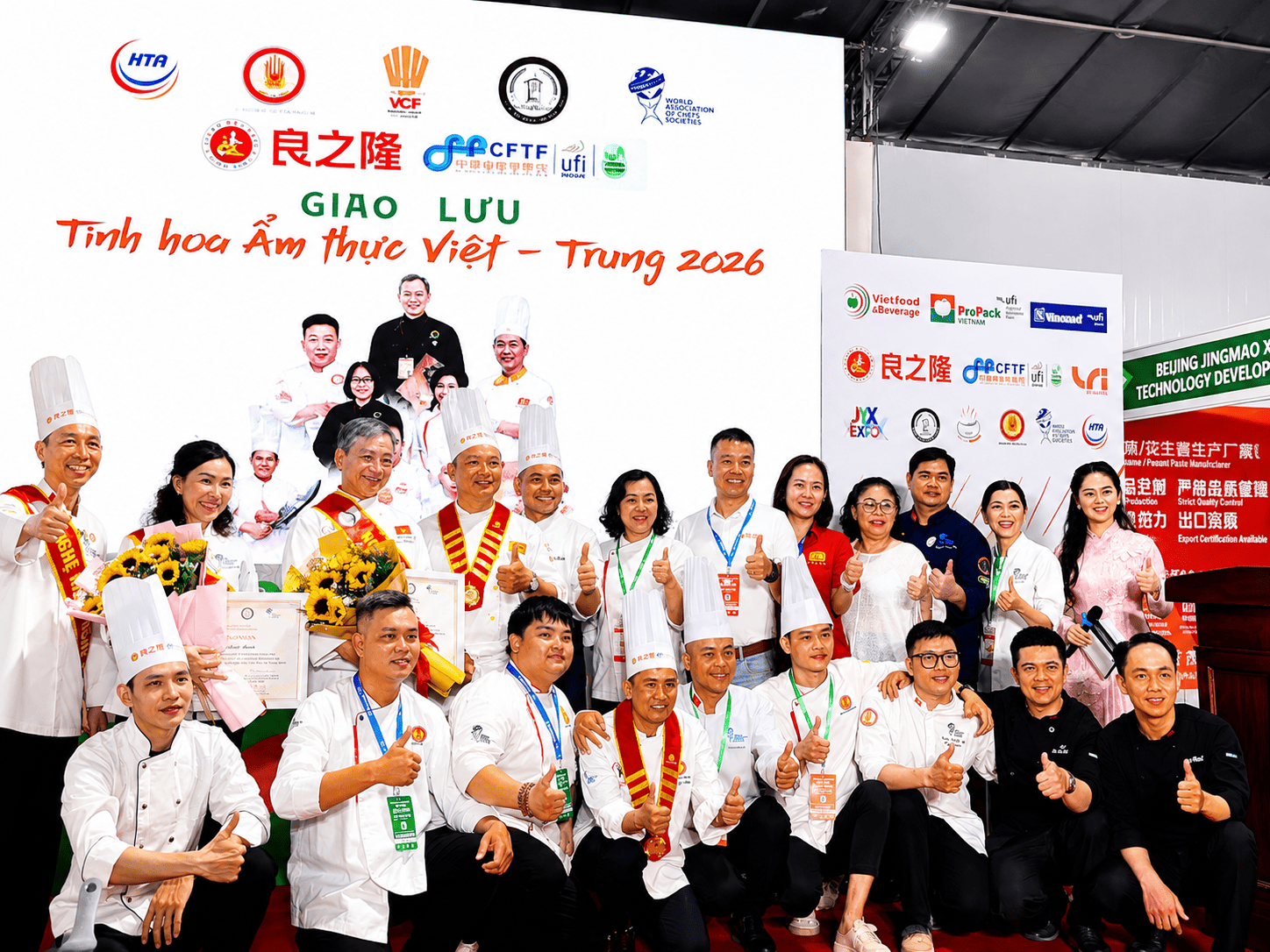 cac-dai-bieu-tham-gia-giao-luu-tinh-hoa-am-thuc-viet-trung-phien-sang-21-1786206043.png