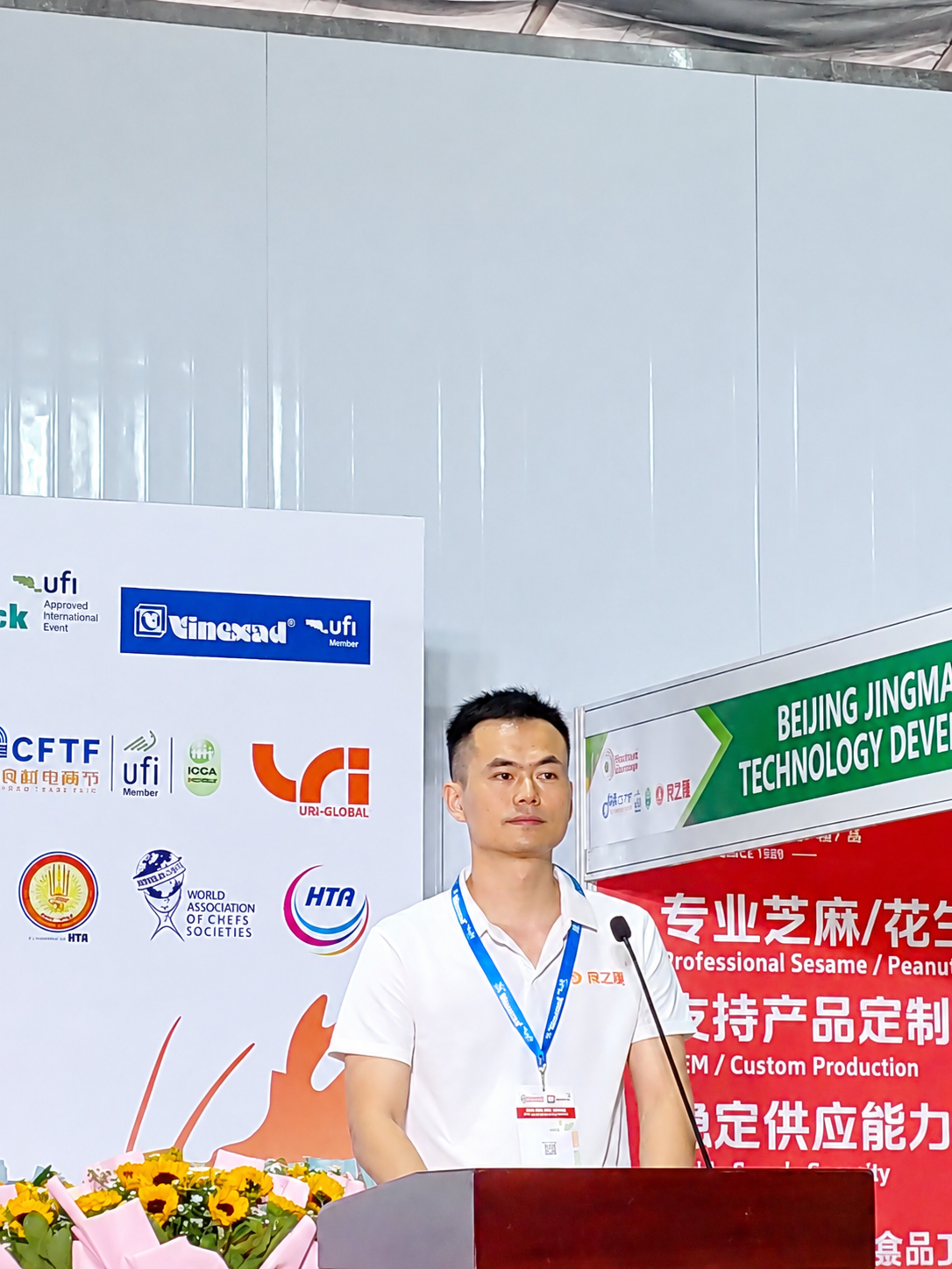 ong-luong-chan-long-chu-tich-tap-doan-thuc-pham-liang-zhi-long-1786206449.png