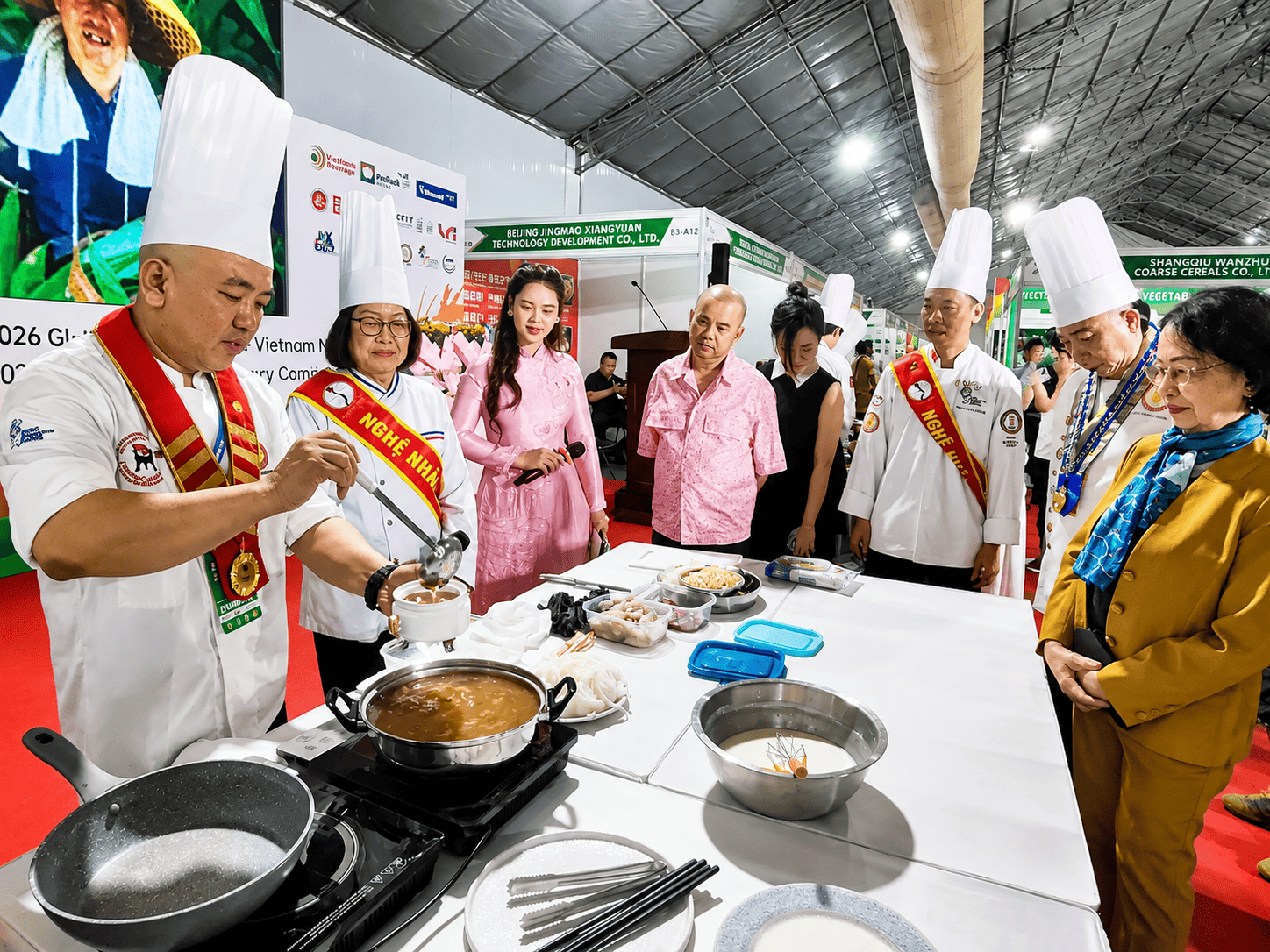 cac-dai-bieu-va-cac-dau-bep-1786208585.png