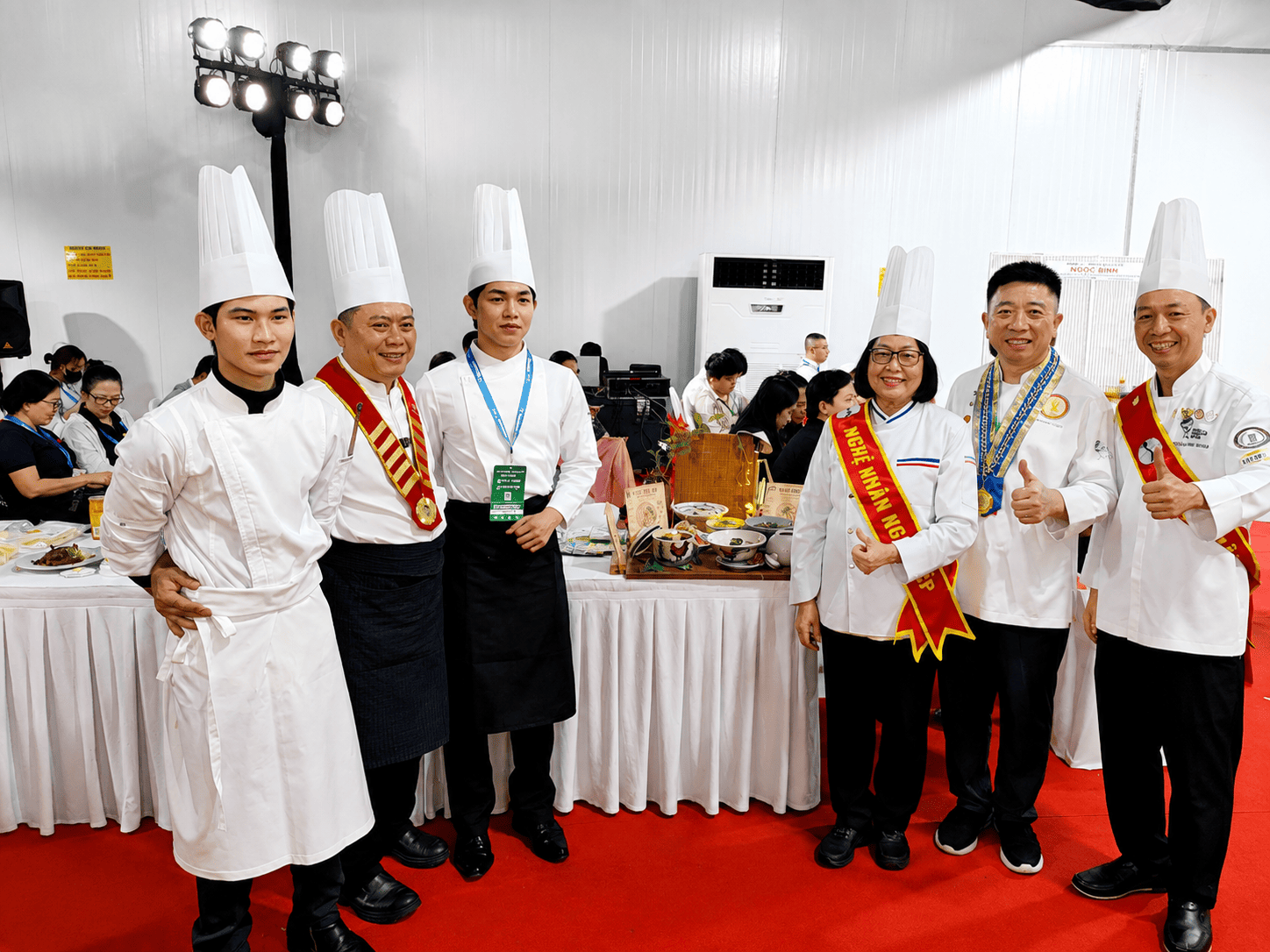 cac-dau-bep-chup-hinh-cung-mon-an-1786208949.png