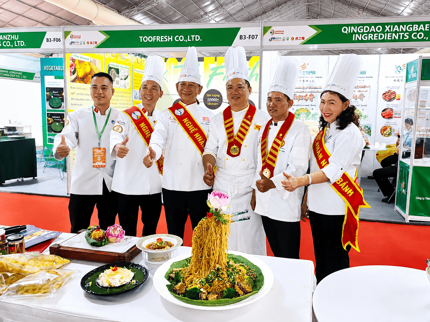 dau-bep-va-ban-giam-khao-phien-chieu-1786211248.png
