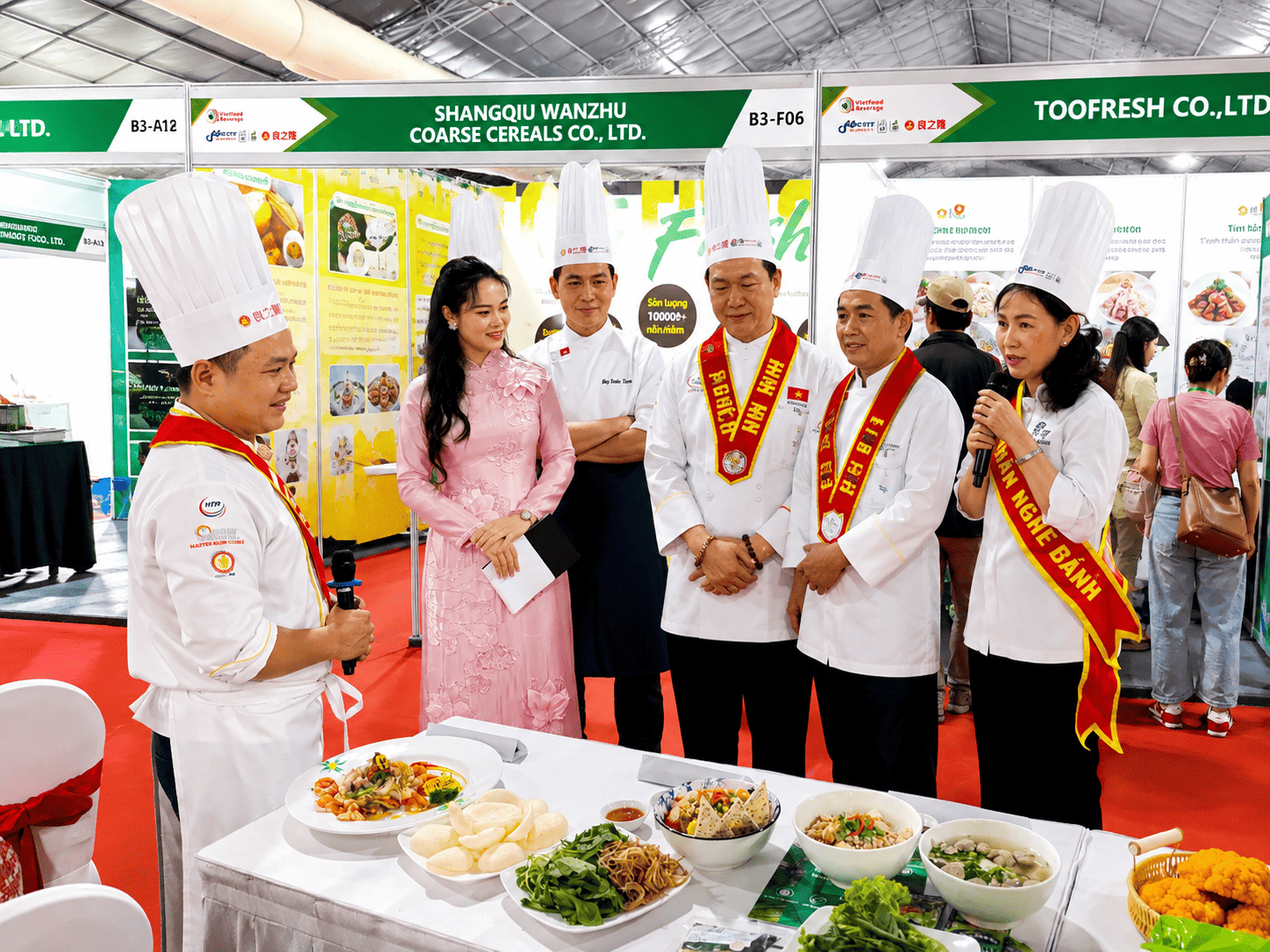 dau-bep-va-ban-giam-khao-phien-chieu-2-1786211016.png