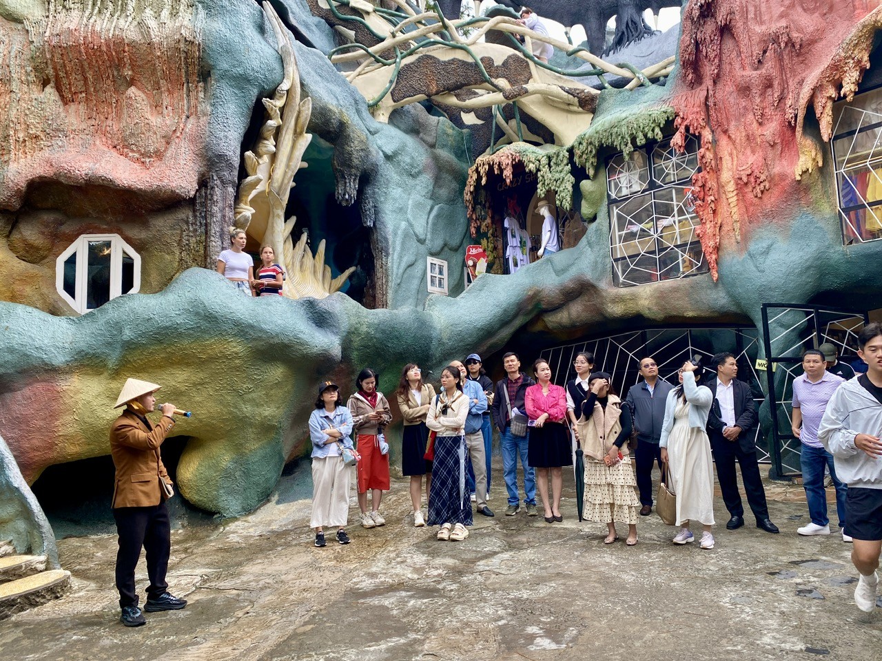 fam-hang-nga-1787551414.jpg