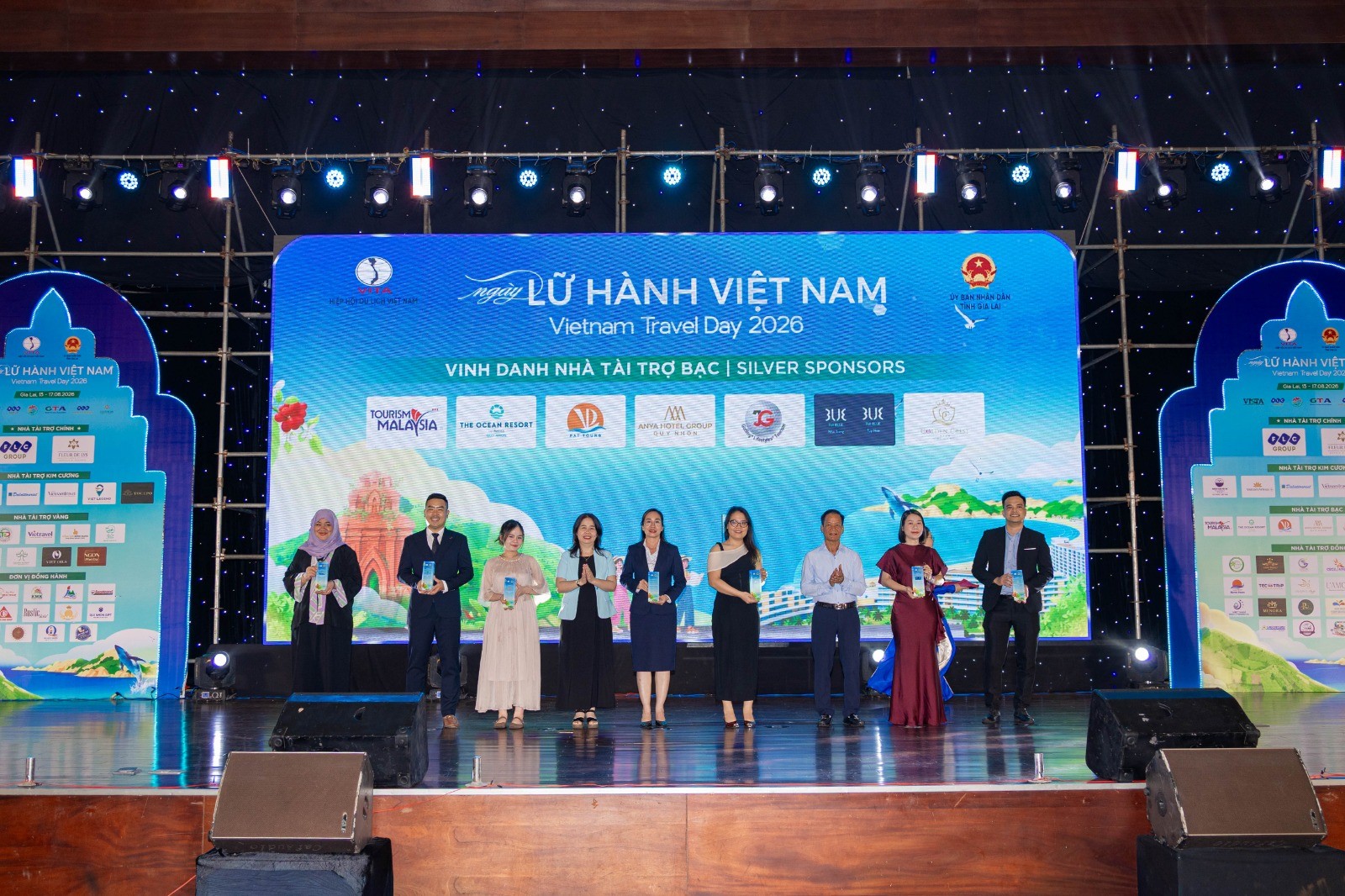 1-ngay-lu-hanh-viet-nam-cxtdl-malaysia-nhan-vinh-danh-tu-btc-1787737692.jpg