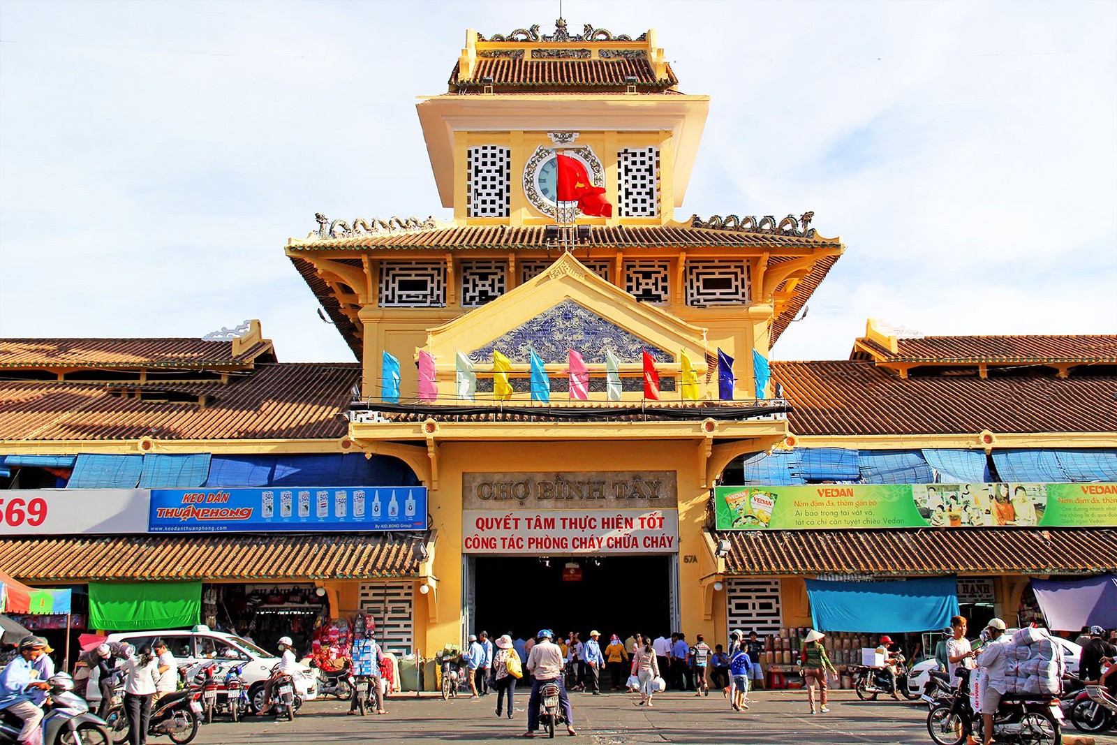 hcm-cho-binh-tay-ivivu8-1789380903.jpg