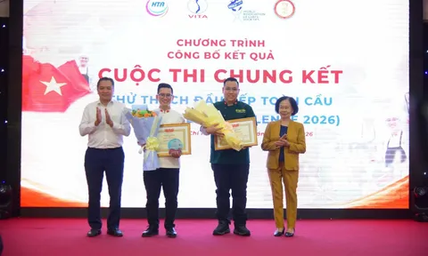 Cảm xúc trào dâng cờ Tổ quốc tung bay trên bục trao giải Chung kết nghề bếp thế giới