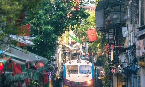 Mùa thu Hà Nội khiến người đi xa nhớ mãi, người vừa đến đã đem lòng yêu.