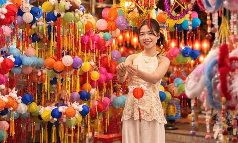 Phố lồng đèn Chợ Lớn vào mùa Trung thu, điểm check-in hút giới trẻ ở TP.HCM