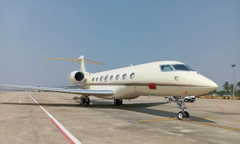 Máy bay chở tỉ phú Bill Gates vừa rời khỏi Đà Nẵng