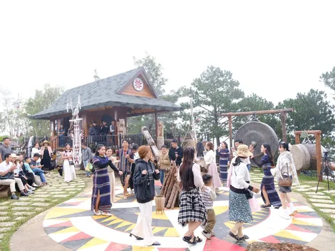 Du lịch thích ứng khi sân bay Liên Khương tạm đóng cửa